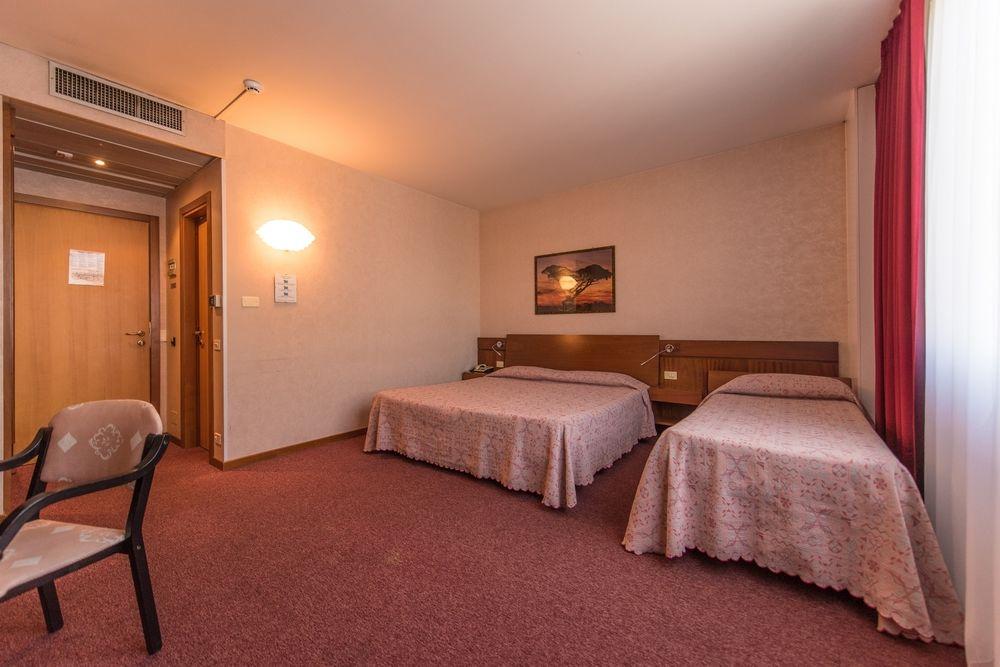 Hotel Krystal Bussolengo Esterno foto