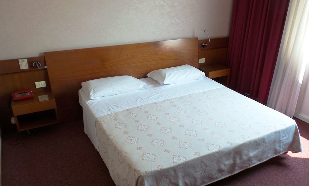 Hotel Krystal Bussolengo Esterno foto