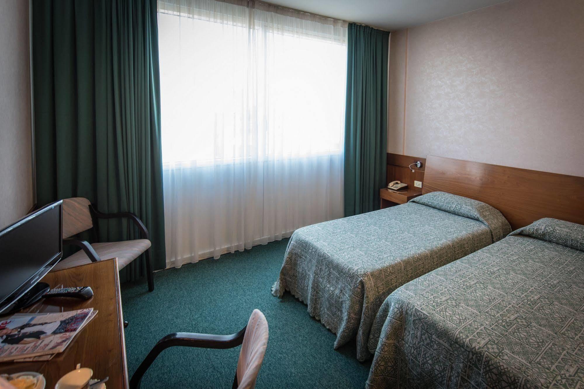Hotel Krystal Bussolengo Esterno foto
